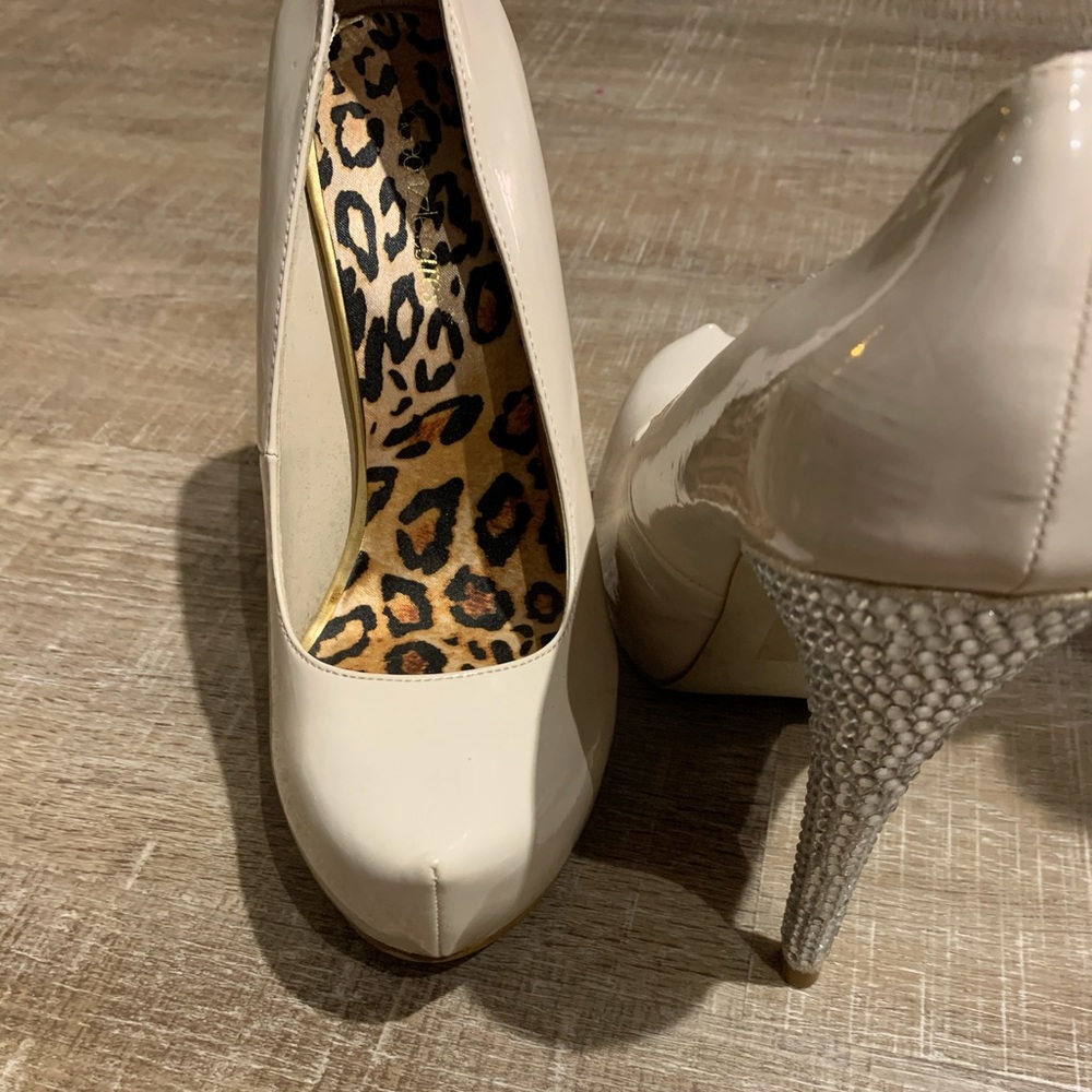 Shoe Dazzle nude rhinestone platform size 8.5